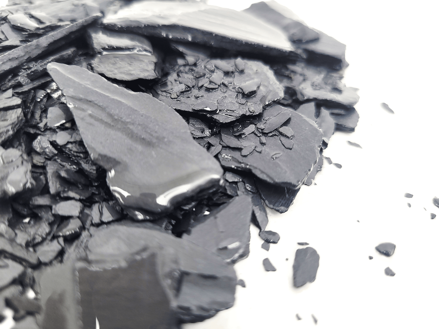 WIO Silver Shadow Gravel Mix2 - Dramatic Dark Gravel for Aquariums & Terrariums.