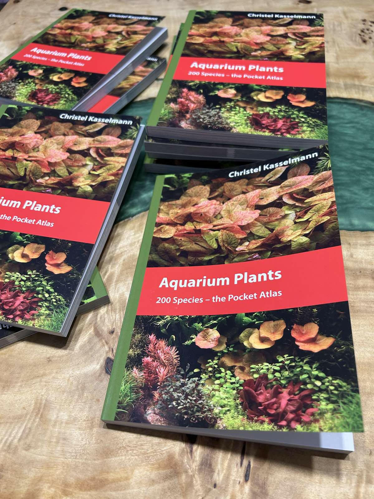 Aquarium Plants 200 Species – the Plants Pocket Atlas.