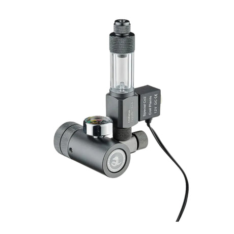 Chihiros CO2 Regulator Mate – installed on a CO2 cylinder